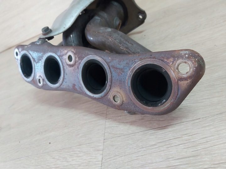 Toyota Auris II 1,8 гибрид выпускной коллектор, фото 3
