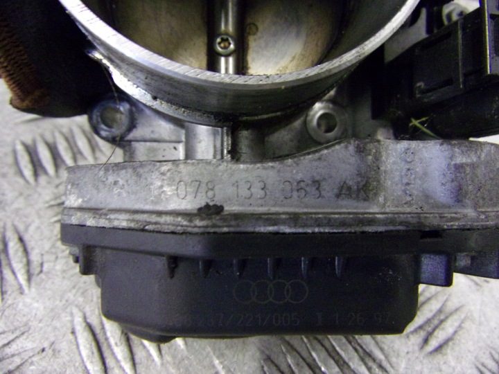 Дроссельная заслонка Audi A6-C5 2.8 бензин 078133063AK, фото 3