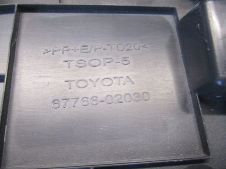 Молдинг багажника Toyota Corolla E21, фото 3