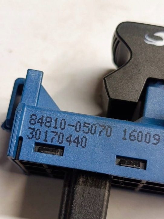 Кнопка стеклоподъемника выключатель Toyota OE 84810-05070, фото 3