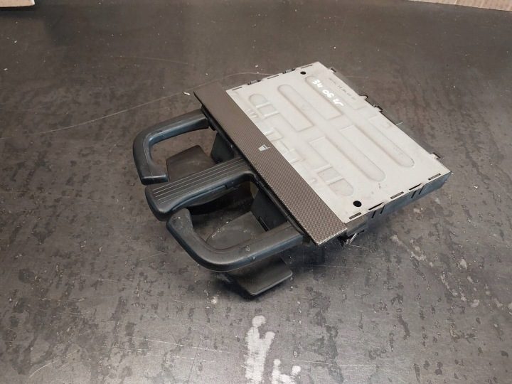 Подстаканник торпедо Volkswagen Golf IV 1J0858601, фото 1