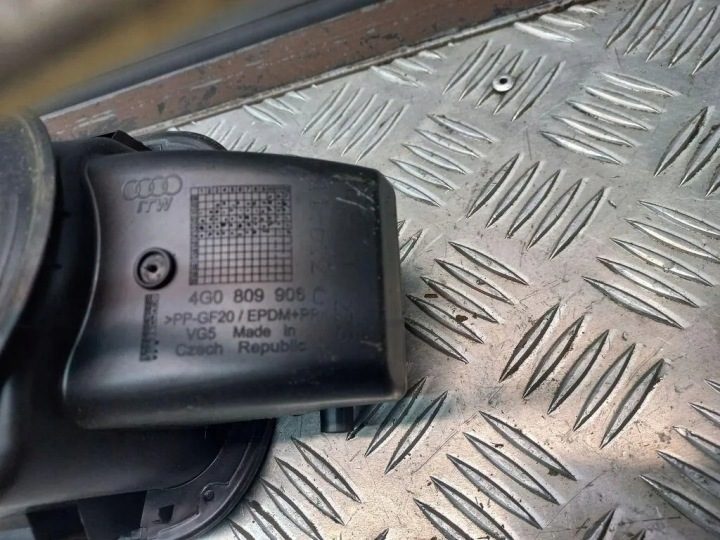 Моторчик лючка горловины бензобака AUDI 4G0809906C 1.97L дизель 2013, фото 3