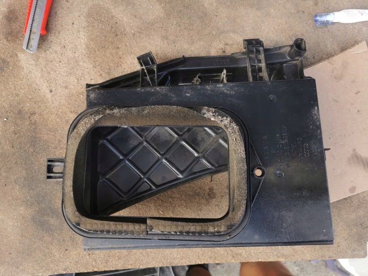 Крышка салонного фильтра Audi A4 B6 8E1819441B 8E1819979A, фото 2