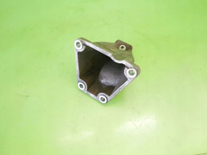 Правый кронштейн двигателя AUDI A6 (4B2, C5) 8D0199308D 2.39L бензин 121 кВт 1998, фото 4
