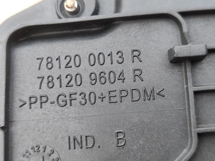 Renault Megane III универсал лючок горловины бензобака 781200013R Terpb, фото 7