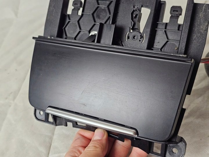 БАРДАЧОК ПЕПЕЛЬНИЦА КОНСОЛИ ТОННЕЛЯ ПРИКУРИВАТЕЛЬ AUDI A4 B8 A5 8K0857951, фото 2