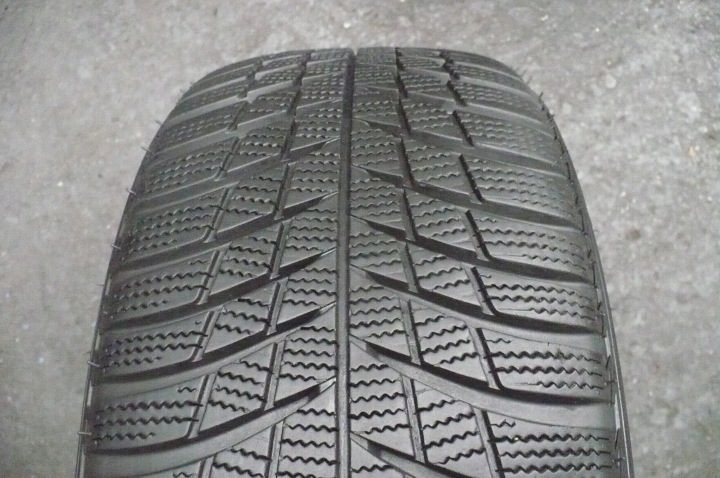 Шина зимняя Bridgestone Blizzak LM001 215/50R17 95 В сцепление на снегу (3PMSF), защита диска, усилитель (XL), фото 1