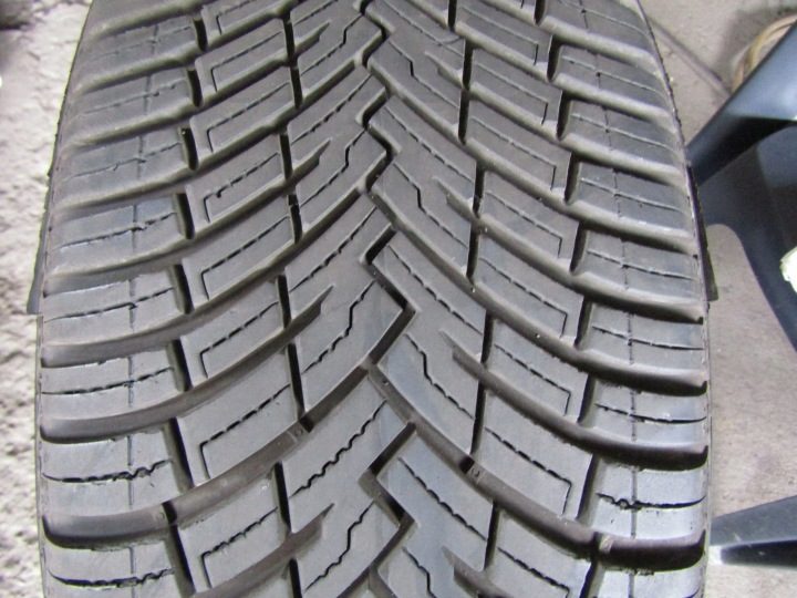 Шина всесезонная Pirelli Powergy 215/55R17 98 Вт усилитель (XL), фото 1