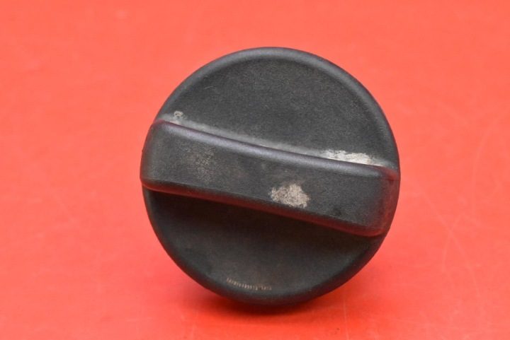 КРЫШКА ГОРЛОВИНЫ БЕНЗОБАКА TOYOTA YARIS 3 III 17-19, фото 1