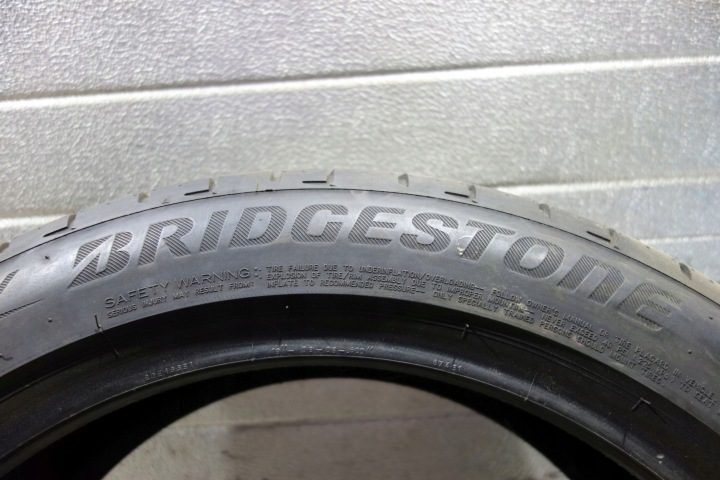 Шина летняя Bridgestone Potenza S001 245/45R19 102 Y защита диска, усилитель (XL) MO - Mercedes-Benz, фото 2