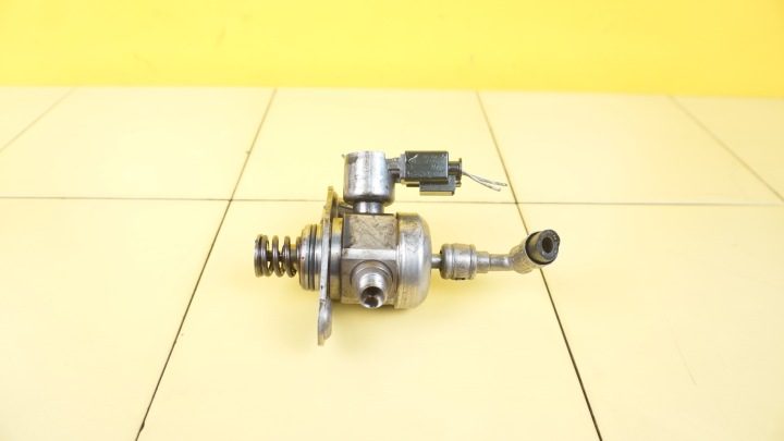 BMW 1 F20 F30 1.6 бензин 13 г. N13B16A топливный насос 7607159 0261520150, фото 1