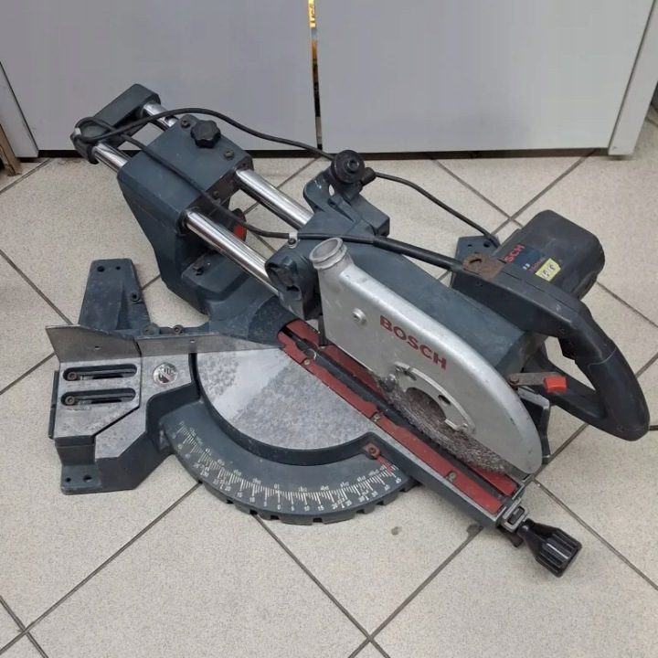 ПИЛА UKOSOWA ТОРЦОВКА ДЛЯ ДЕРЕВА И PANELI STOŁOWA 1800W 305 мм BOSCH, фото 6