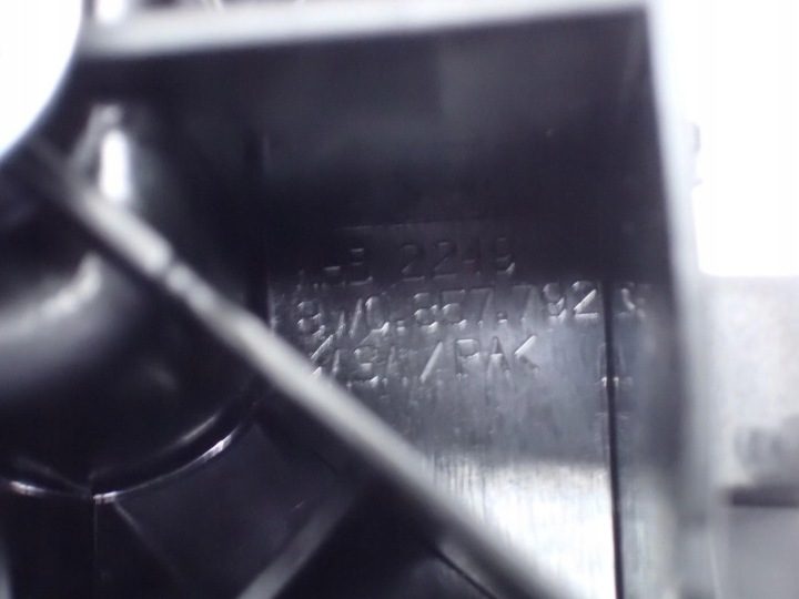 НАПРАВЛЯЮЩАЯ РЕМНЯ БЕЗОПАСНОСТИ ЗАЩИТА КРОНШТЕЙН ПРАВЫЙ 8W0857791 AUDI A4 B9 22 г., фото 3