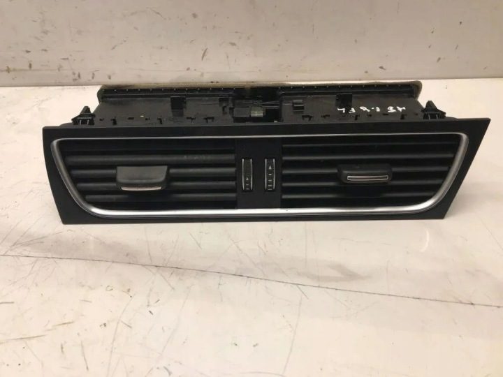 Воздухозаборник консоли AUDI A5 (8T3) 8T2820951D 2.0L дизель 120 кВт 2010, фото 1