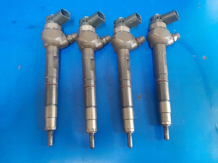 КОМПЛЕКТ форсунок 4 шт. 0445110477 04L130277G 0986435241 Audi Seat VW, фото 1