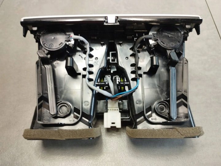 ВОЗДУХОЗАБОРНИК КОНСОЛИ BMW 7 (G11, G12) 930174508 11522068 2.0L 170 кВт 2016, фото 4