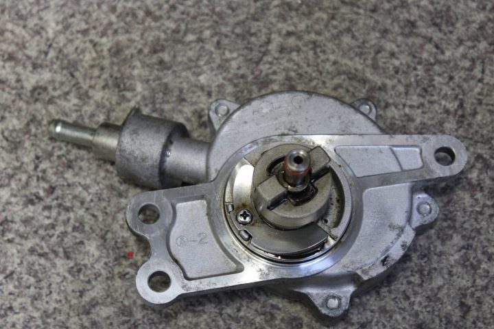 Toyota Auris II E18 15-18R 8NR 1.2 турбо насос вакуумный 70905 0241, фото 2