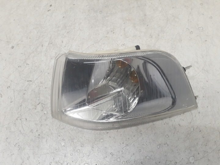 Volvo V40 95-04 поворотник левый передний 30621831 30621833, фото 3