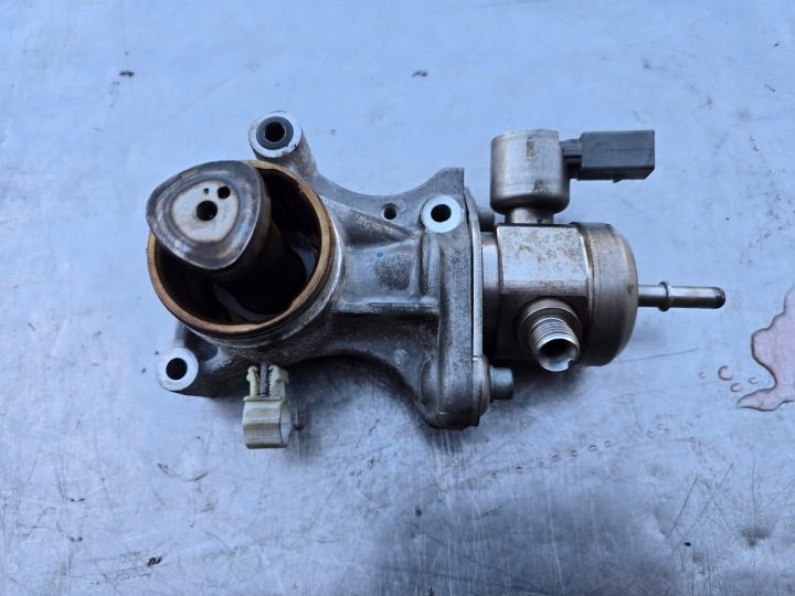 BMW F20 F30 116i 1.6 бензин топливный насос 7607159 0261520150 7628021, фото 1