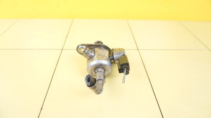 BMW 1 F20 F30 1.6 бензин 13 г. N13B16A топливный насос 7607159 0261520150, фото 2