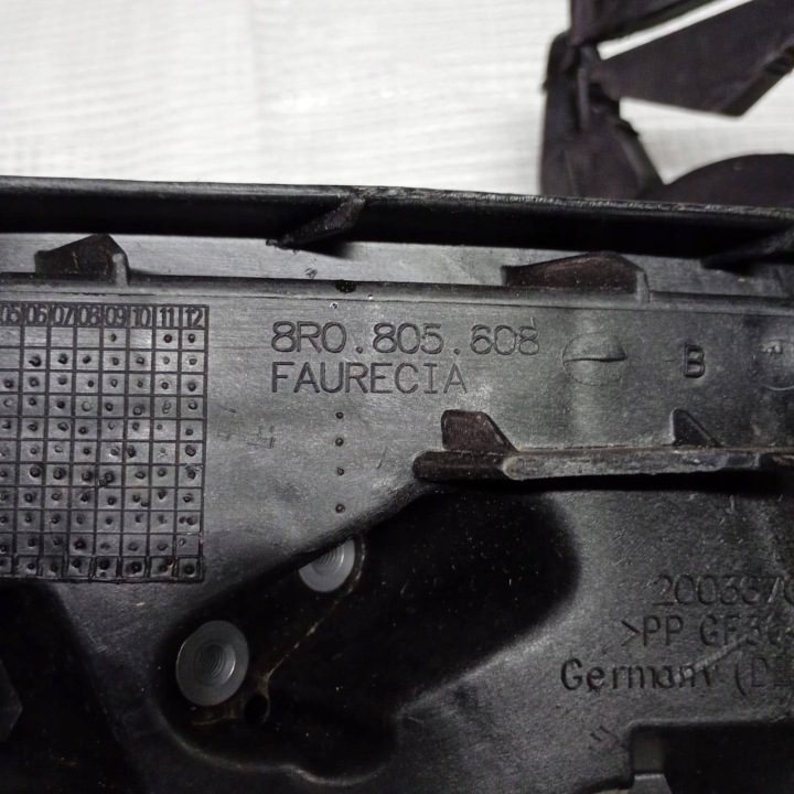 НАПРАВЛЯЮЩАЯ КРЕПЛЕНИЕ ФАРЫ ПЕРЕДНЕЙ ПРАВОЕ 8R0805608B AUDI Q5 8R 08-12, фото 8