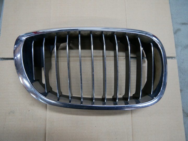 BMW E46 ПРАВАЯ НОЗДРЯ РЕШЕТКА РАДИАТОРА ПЕРЕДНЯЯ 7064324 7064322, фото 1