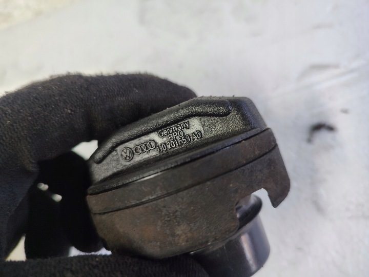 КРЫШКА ГОРЛОВИНЫ БЕНЗОБАКА AUDI VW 1J0201553AD, фото 2