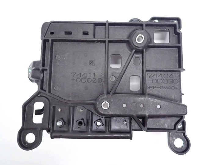 Основание крепление аккумулятора оригинал 74411-0D020 Toyota Aygo X 8Y8 25 г., фото 2