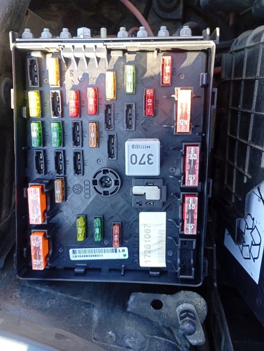 VW Passat B7 10-14 блок предохранителей 2.0 TDI, фото 1