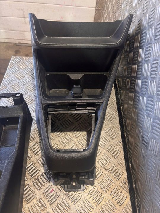 Renault Express 2021 центральный тоннель 969103200R 363154475R защита стаканы оригинал, фото 5