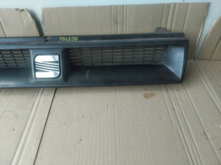 РЕШЕТКА РАДИАТОРА SEAT TOLEDO I 1L0853653, фото 3