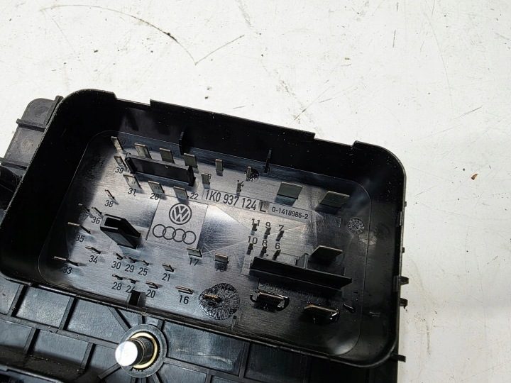 Блок предохранителей Audi A3 8P Volkswagen Seat Skoda 1K0937124L, фото 6