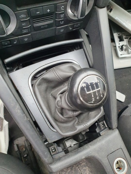 Ручка чехол рычага КПП комплект 8P0864261T рестайлинг Audi A3 8P 12 г., фото 1