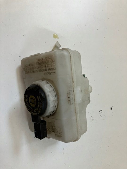 Бачок тормозной жидкости Audi A6 C7 2011- 8K0611301A, фото 2