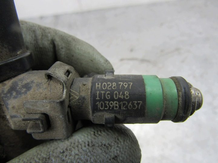 RENAULT LAGUNA II 1.8 01 г. ТОПЛИВНАЯ РАМПА ФОРСУНКИ 7700112777 1039B12637, фото 9