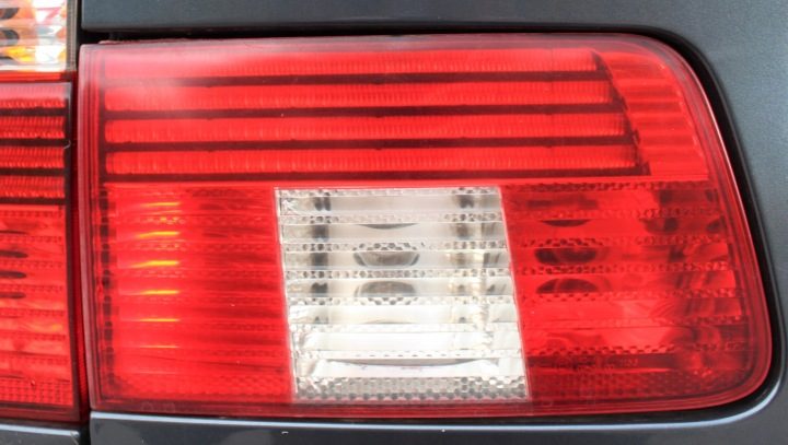 ФОНАРЬ ЛЕВЫЙ ЗАДНИЙ В КРЫШКУ BMW E39, фото 1