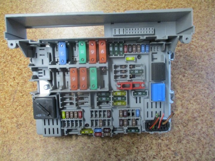 Блок предохранителей BMW E87 E90 E91 E92 E93 6906621-01, фото 2