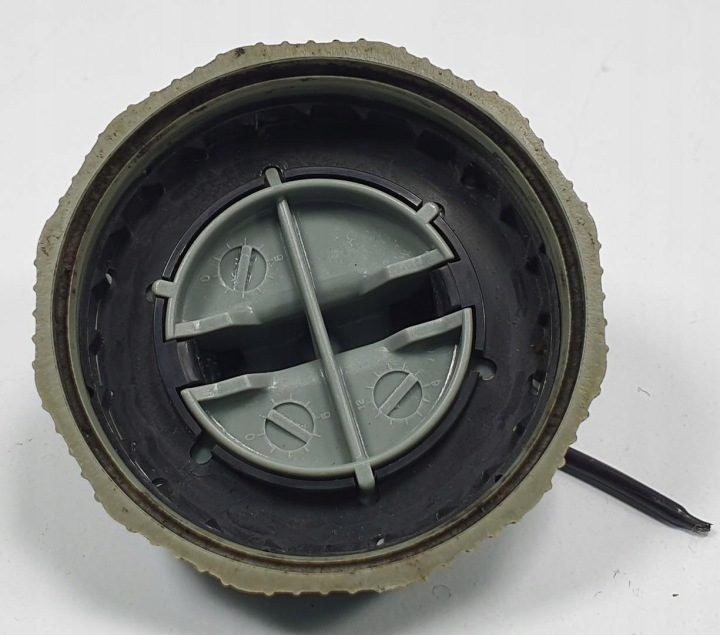 КРЫШКА ГОРЛОВИНЫ БЕНЗОБАКА MAZDA 323F BJ, фото 2