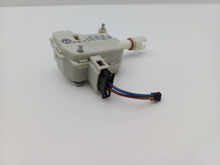 ПРИВОД ЗАМКА КРЫШКИ БАГАЖНИКА VW GOLF IV 3B0959782 / 1J6810773B NR137, фото 4