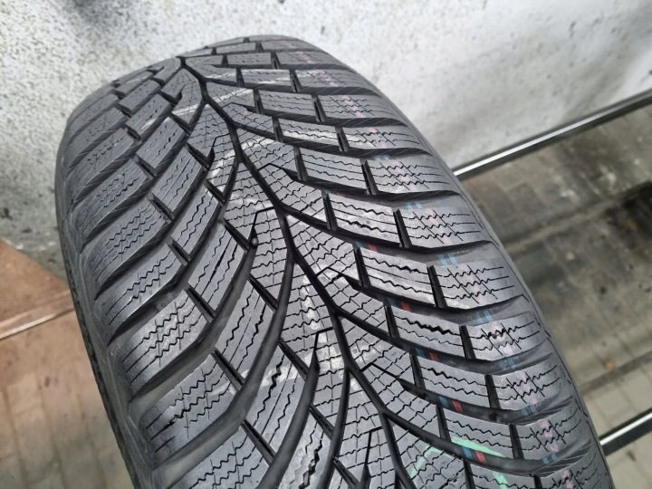 Шина зимняя Continental WinterContact TS 870 215/55R16 97 В сцепление на снегу (3PMSF), усилитель (XL), фото 3