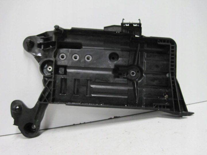Площадка аккумулятора Audi A3 S3 8V 5Q0915331K, фото 1