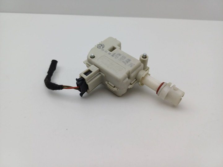 Привод лючка горловины бензобака VW Passat B5 3B0810773B / 3B0959782 NR323, фото 4
