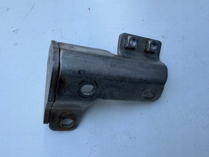 Кронштейн выхлопной системы 04L131561E AUDI VW, фото 3