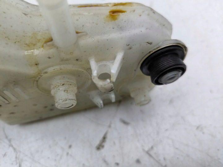 Toyota Corolla E210 E21 2020 Бачок тормозной жидкости, фото 5