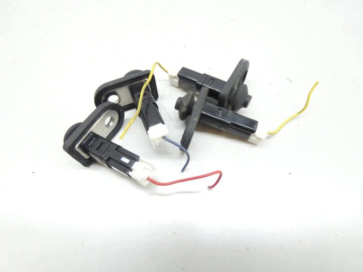 Датчик двери концевой Hyundai I30 I FD хэтчбек 07-12, фото 1