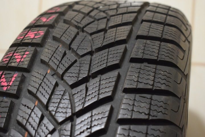 Шина зимняя Goodyear UltraGrip Performance ВНЕДОРОЖНИК GEN-1 225/60R18 104 В усилитель (XL), фото 3