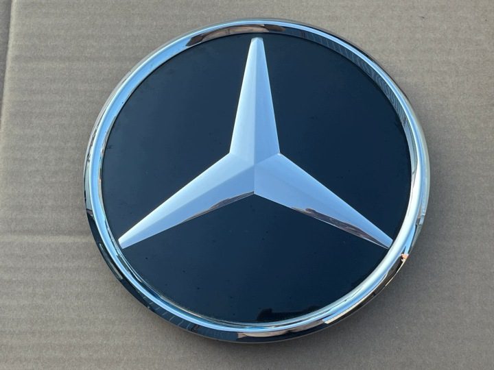 Эмблема передняя в решетка радиатора Mercedes A0008880111, фото 1