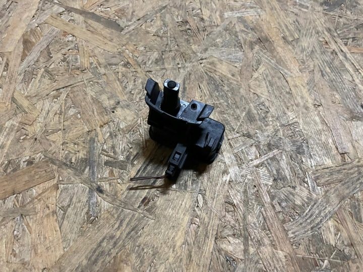 Volkswagen OE 7P0810773F привод лючка горловины бензобака, фото 2