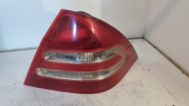 Фонарь задний правый Mercedes W203 C класс Седан, фото 1