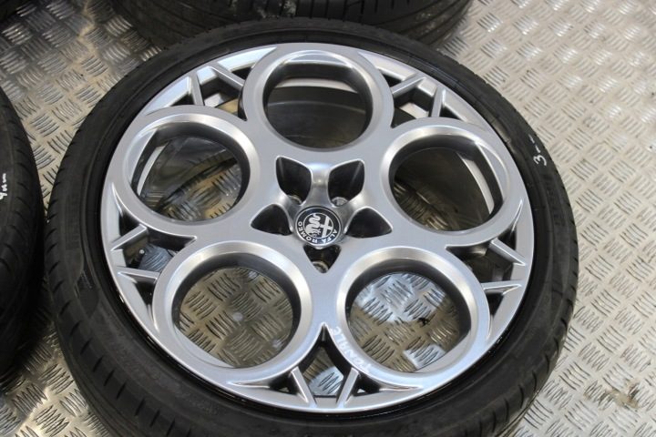 Колеса диски литые диски 235/40 R20 лето ET37 Alfa Romeo Tonale, фото 5